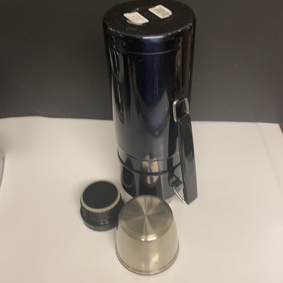 THERMOS Stainless King Vacuum-Insulated Beverage Bottle, 68 Ounce, Matte Blue - Picture 15 of 16